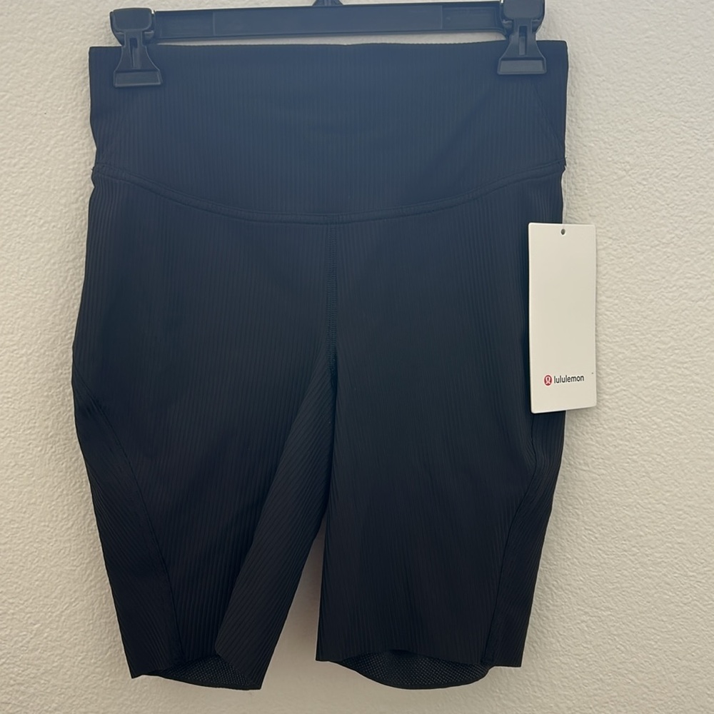 Base Pace High Rise Ribbed Short 8” | Black | NEW